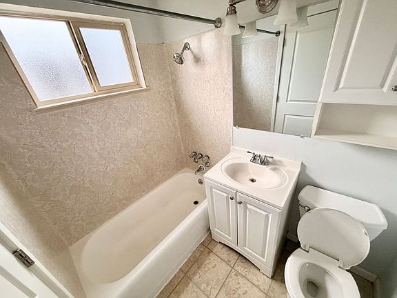 4th image of 5227-5233 Brooklyn Ave NE #5233-2