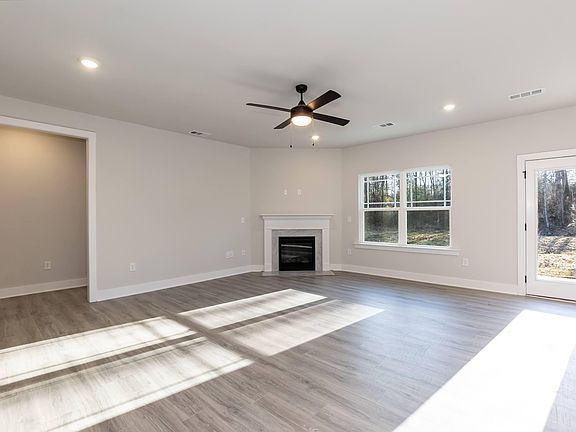 5th image of 190 Hidden Pines Dr