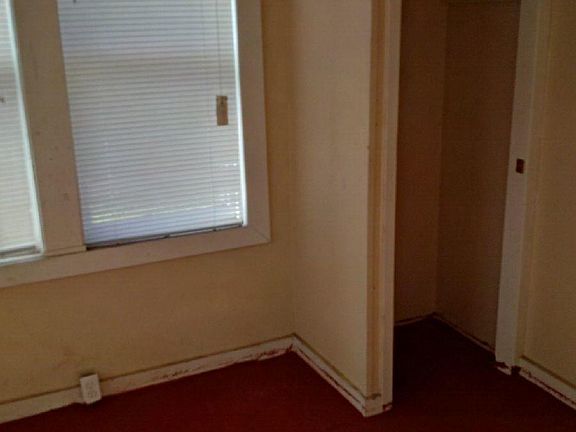 5th image of 2949 Thomas St