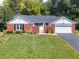 4 Hatherley Ct, Sugar Grove, IL 60554