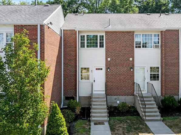 41 Foundry St APT 11-7, South Easton, MA 02375