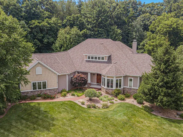2430 Persimmon Pl NE, Belmont, MI 49306