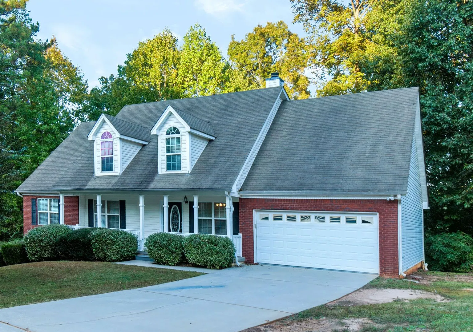 Beautifully Updated 3BR / 2 BATH with Bonus Room and Unfinished Basement! — Photo 1