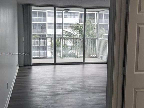 4th image of 700 NW 214th St APT 505