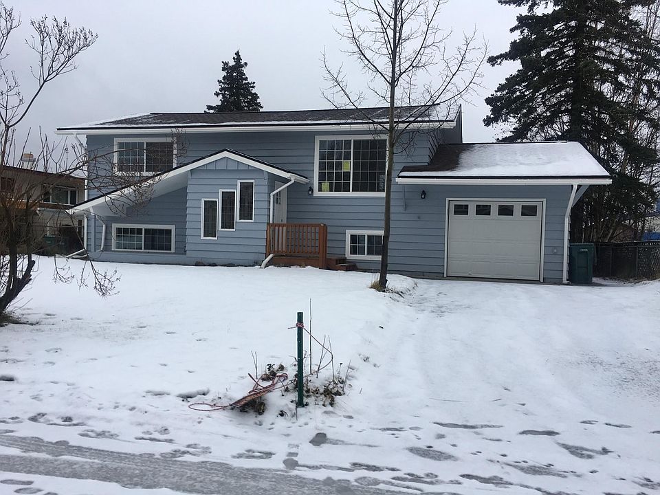 front of house with front yard