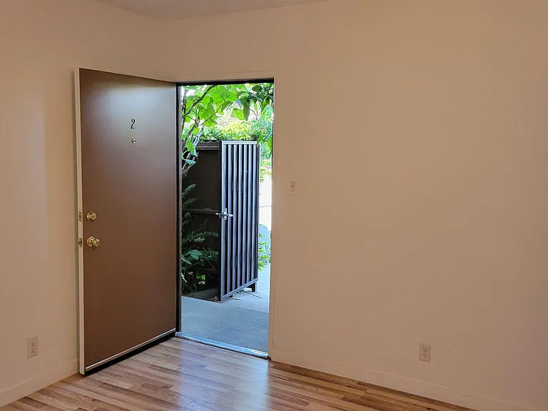 676 Flower Ave #2 — Photo 4