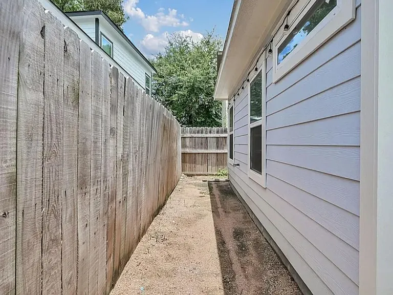 16708 Stonefield — Photo 31