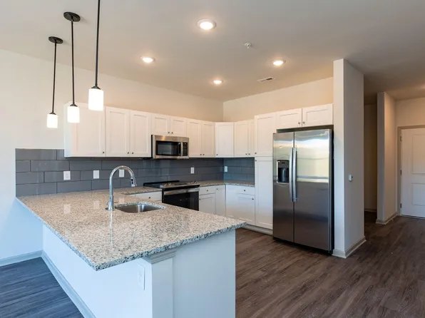 2203 Gathering Square Ct, Fuquay Varina, NC 27526