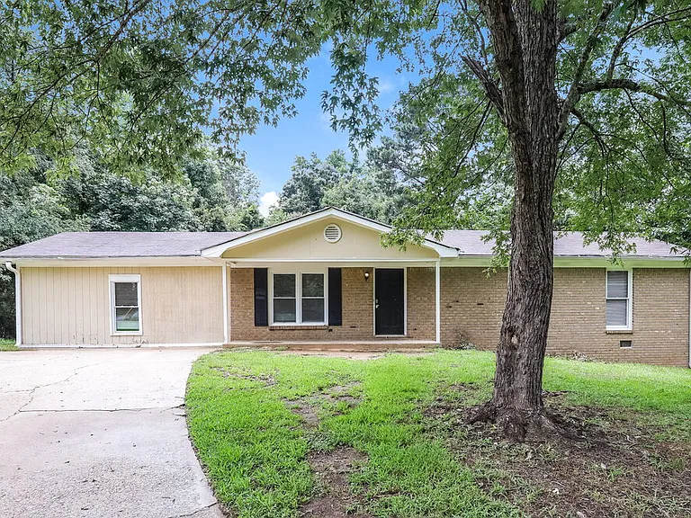 1338 W Stoneybrook Dr — Photo 1