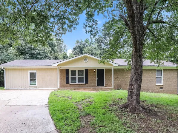 1338 W Stoneybrook Dr, Douglasville, GA 30134