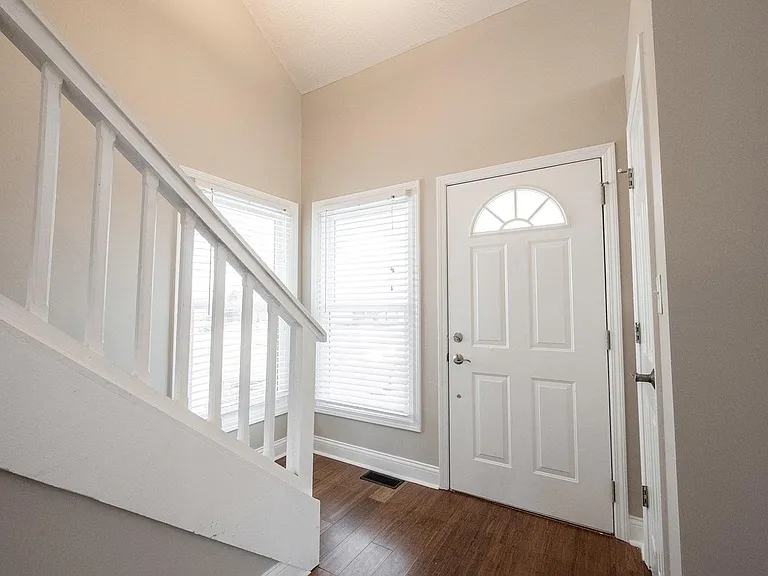 11704 Cameron Dr — Photo 7