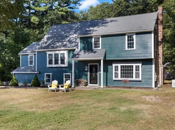 27 Bow St, Carver, MA 02330