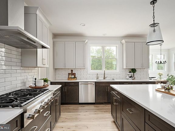 5th image of 8558 Highclere Ln