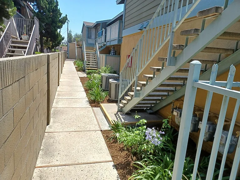 Orange Apartments — Photo 11