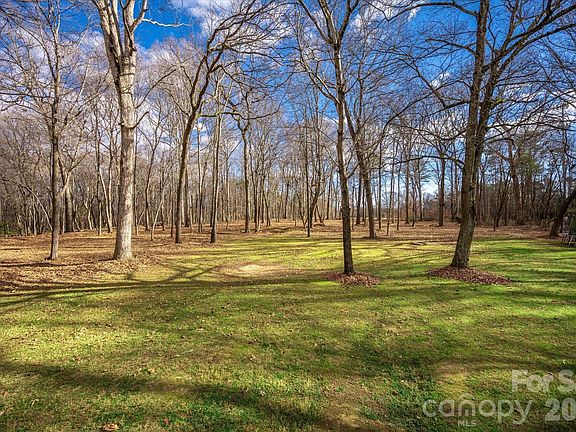 3rd image of 316 Wade Hampton Dr