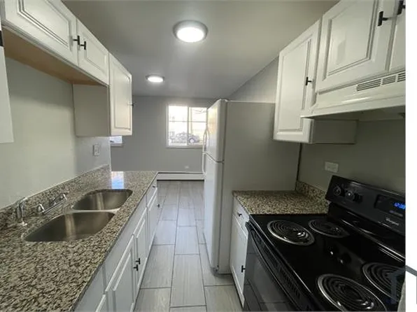 1590 Clinton St, Aurora, CO