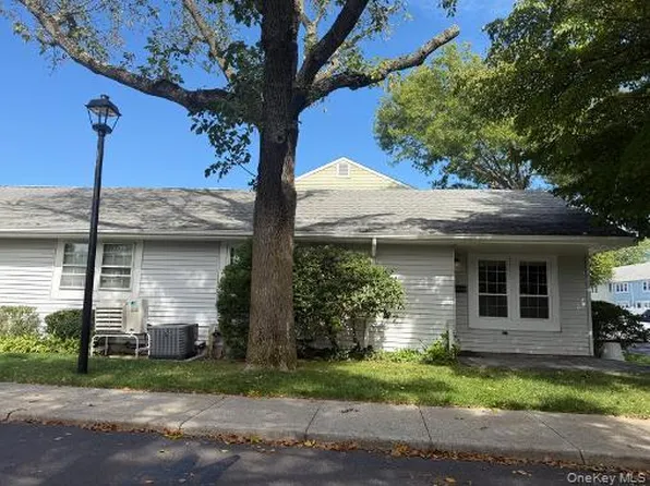 121 Whalers Cove, Babylon, NY 11702