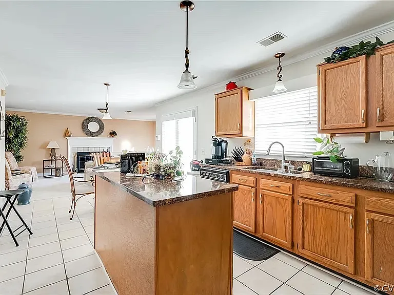 1619 Kirkgate Ln — Photo 2