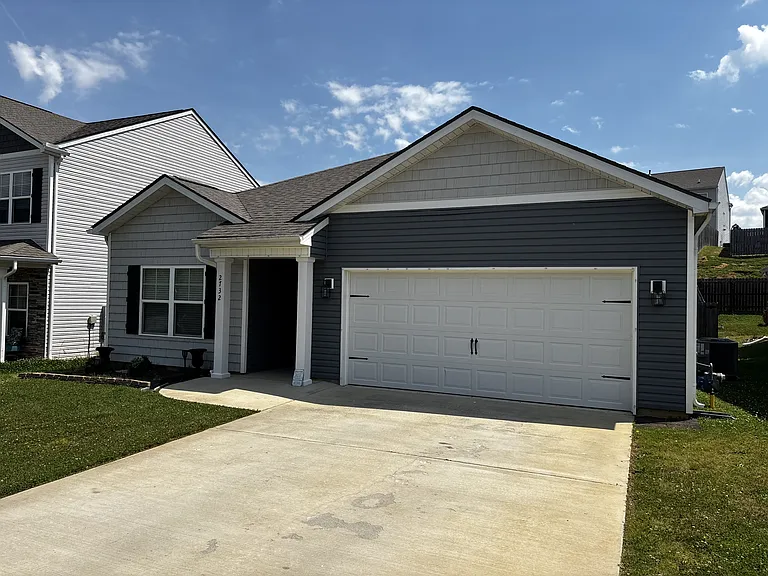 2732 Minuteman Ln — Photo 2
