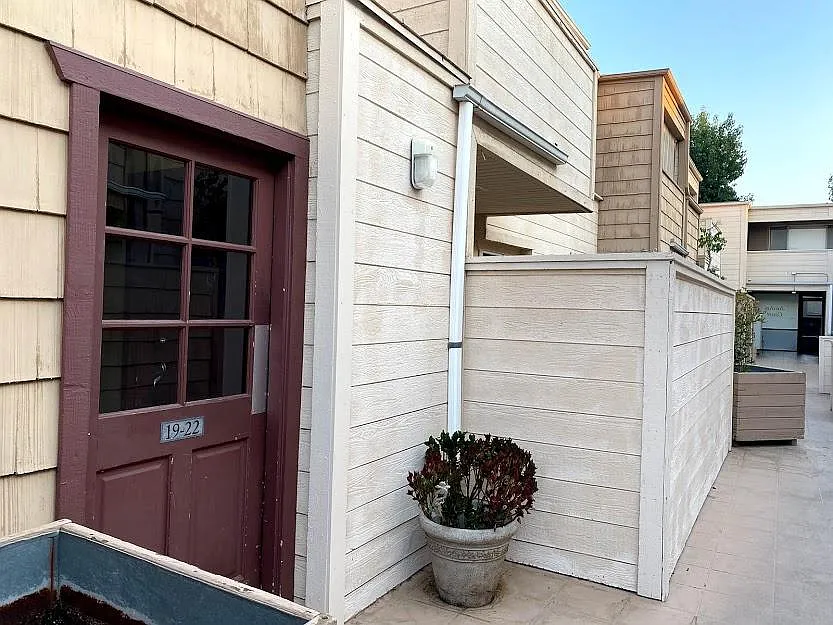 9950 Jordan Ave — Photo 2