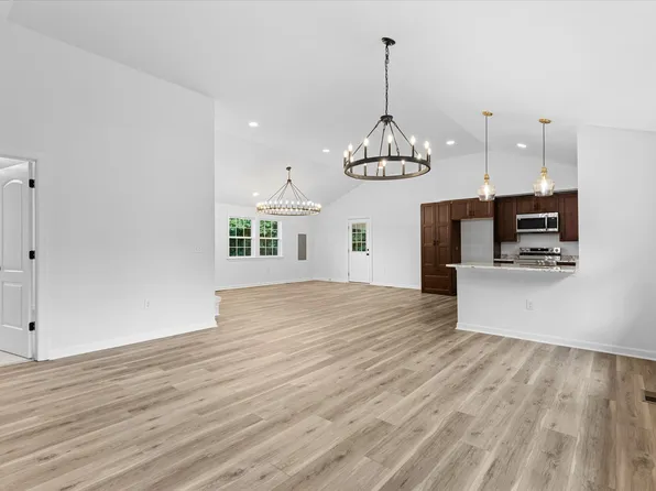 426 Fitch Dr, Mebane, NC 27302