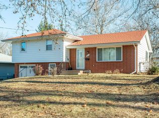 3911 74th St, Urbandale, IA 50322