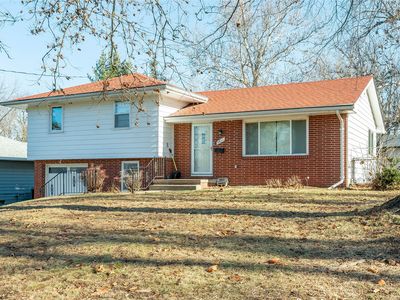 3911 74th St, Urbandale, IA, 50322