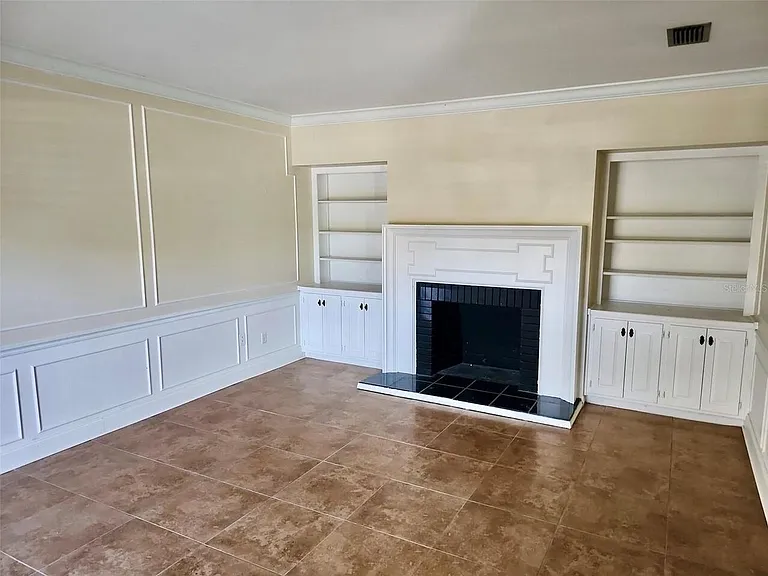 3913 Northampton Way — Photo 1