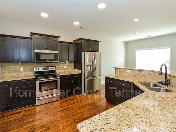 4th image of 2000 Azalea Ct N