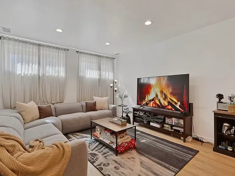 3243 S Wells St #G — Photo 2