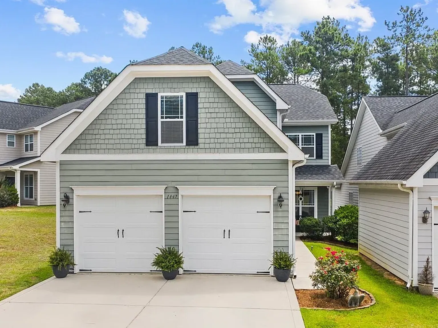 4 bed, 2.5 bath, 2356 sqft, $2,100 — Photo 1
