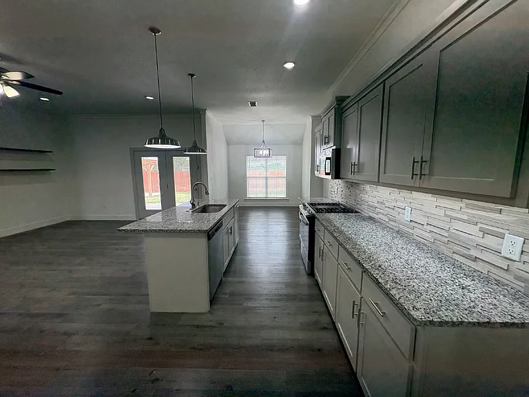 405 Ranger St — Photo 3