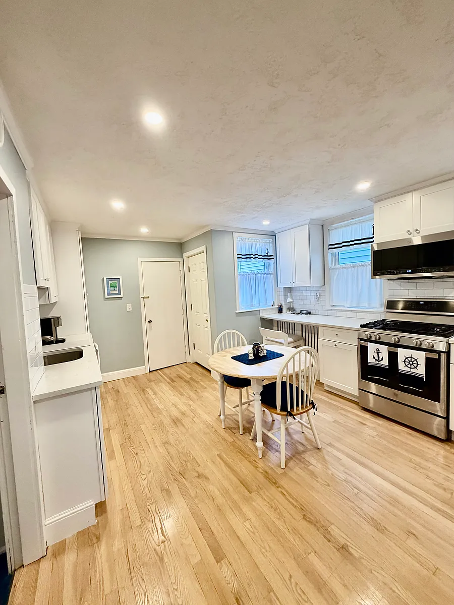 Building Photo - 176 M St #1