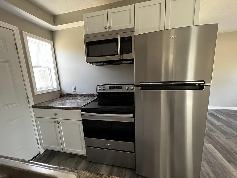 2413 SW Edgewater Ter — Photo 8