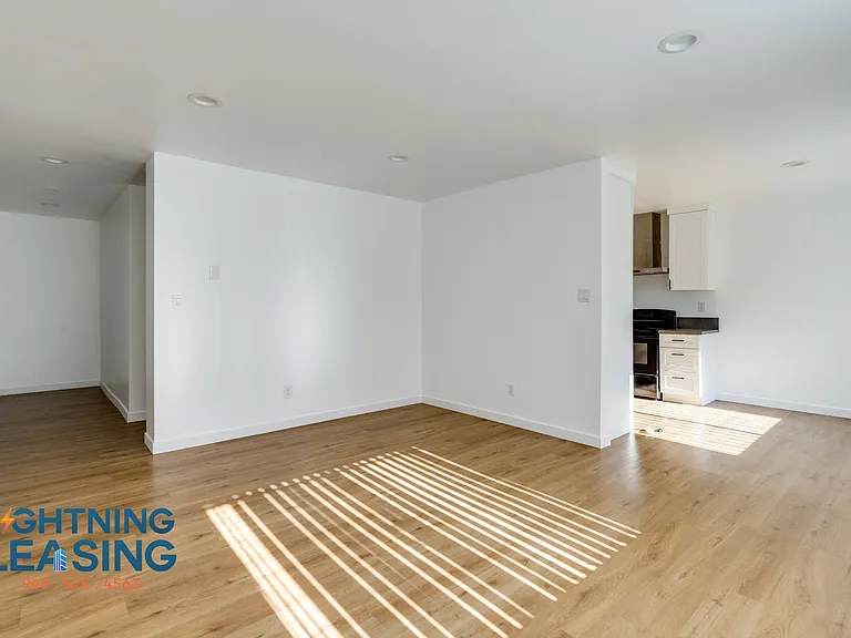 14227 Gilmore St #102 — Photo 12