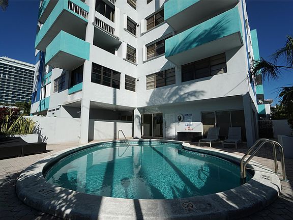 4th image of 6941 Carlyle Avenue #4C