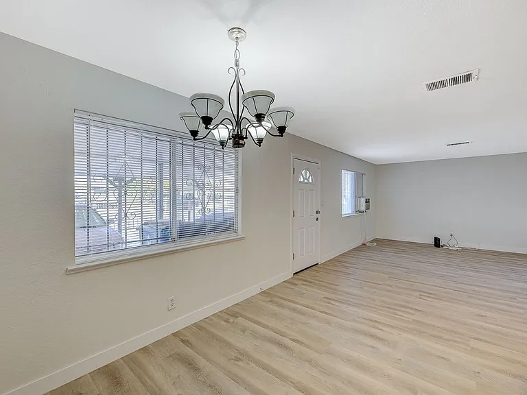 893 W Bartlett Ave — Photo 10