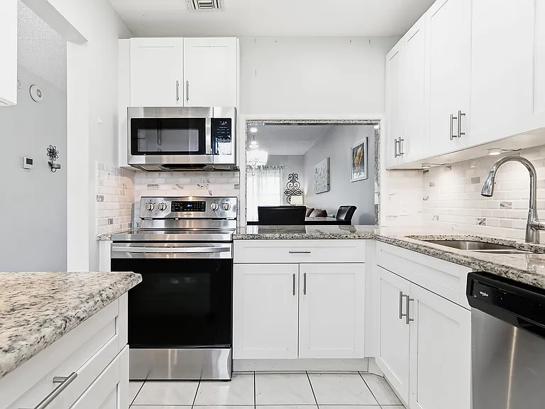 232 Lake Meryl Dr — Photo 4