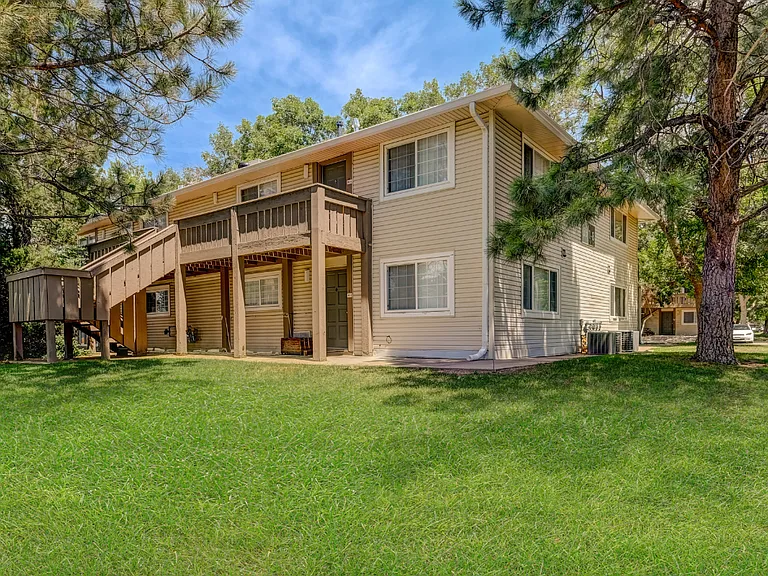 Aurora Hills — Photo 11