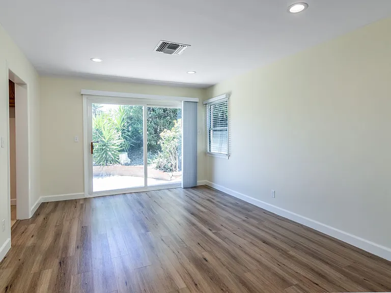22436 Avenue San Luis — Photo 8