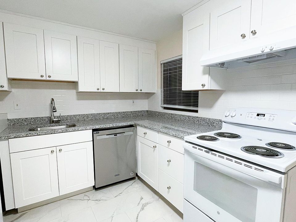 1st image of 836 Sea St APT 3