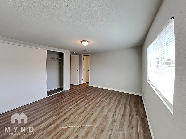 5025 Carmen Blvd — Photo 8