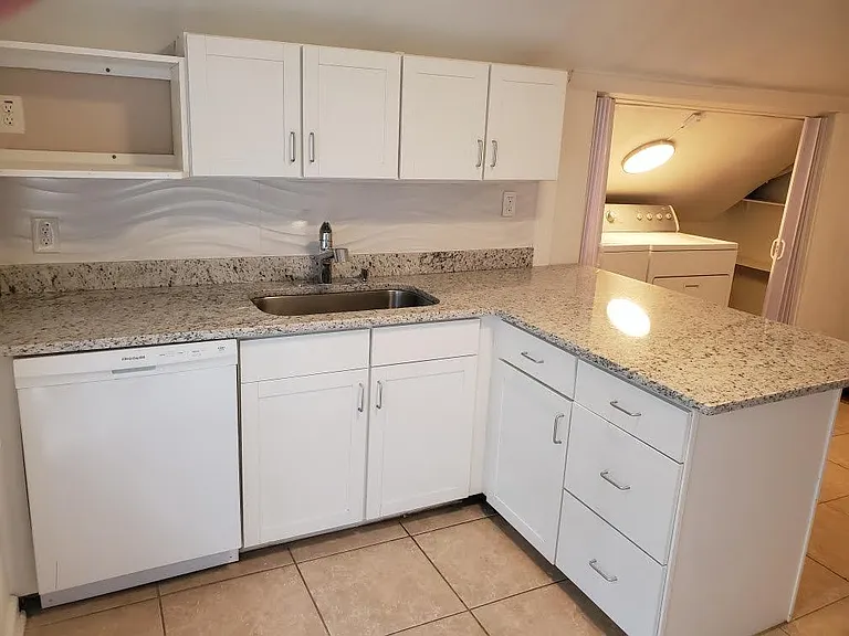 523 E Amelia St #UPPER — Photo 5
