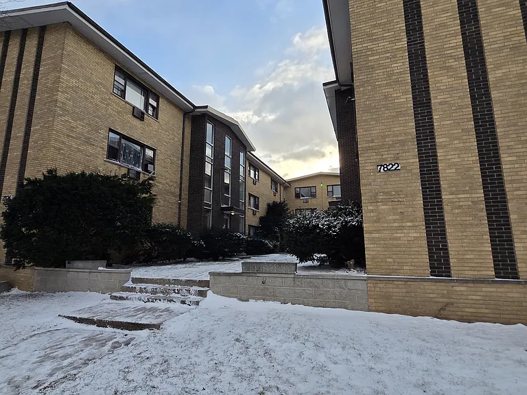 7822-7824 S South Shore Dr #7822-B3 — Photo 8