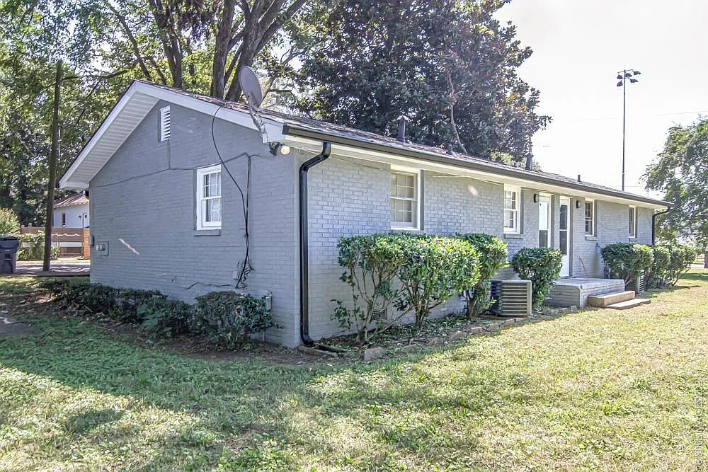 Building Photo - 1455 Bryan Ave #B