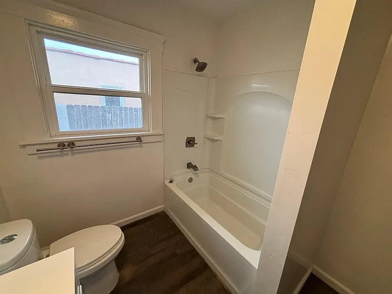 520 E Cypress St — Photo 7