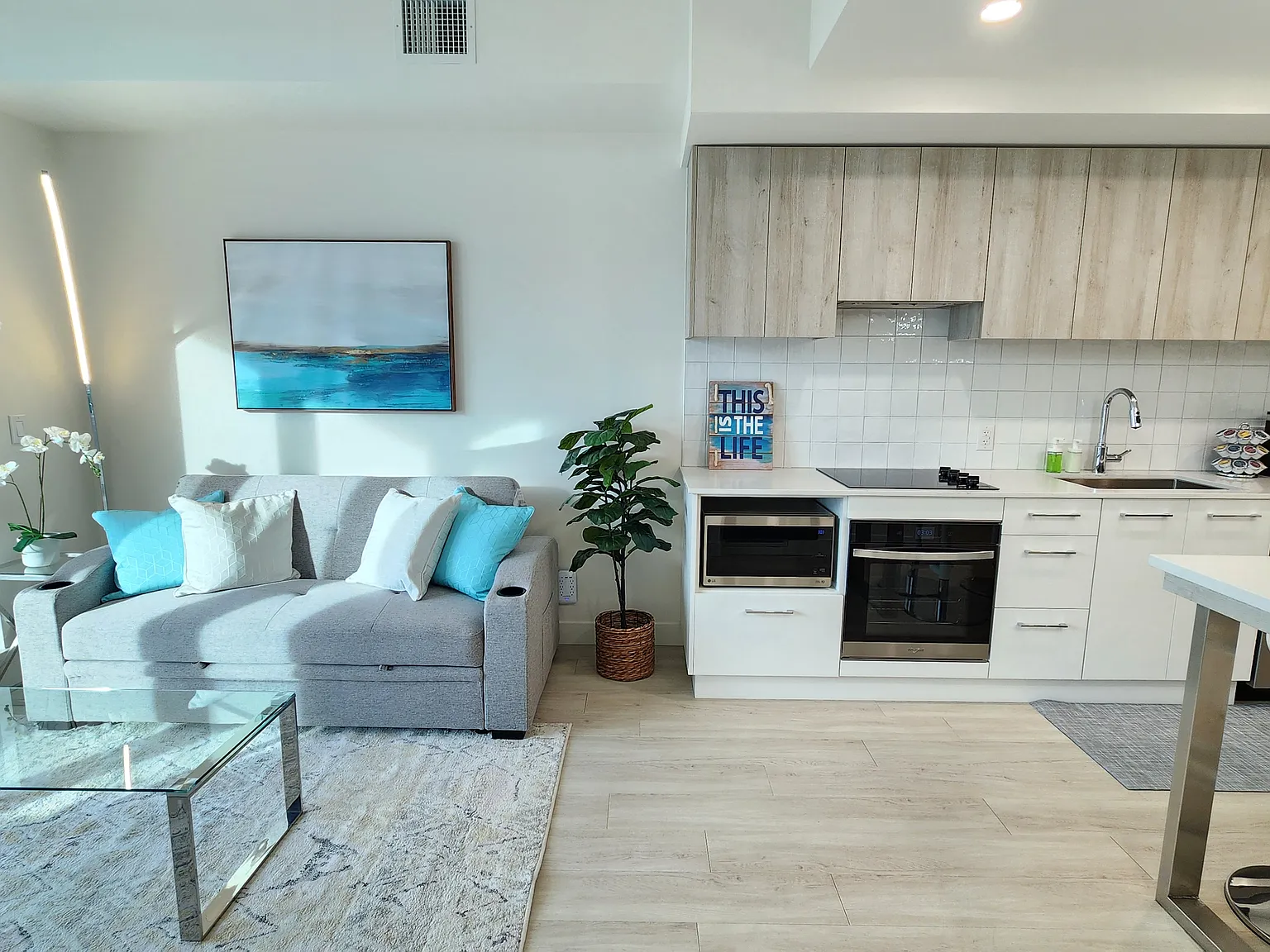1 bed, 1000 sqft, $2,700 — Photo 2