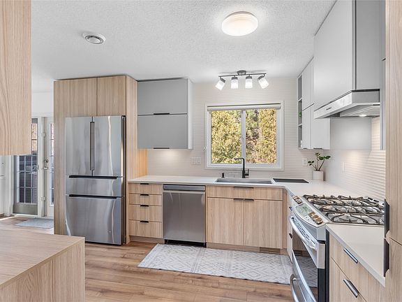 3rd image of 4857 Bolean Dr