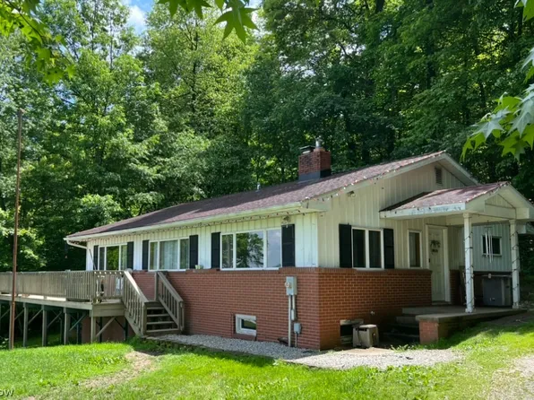 4924 Yackey Dr NW, Strasburg, OH 44680