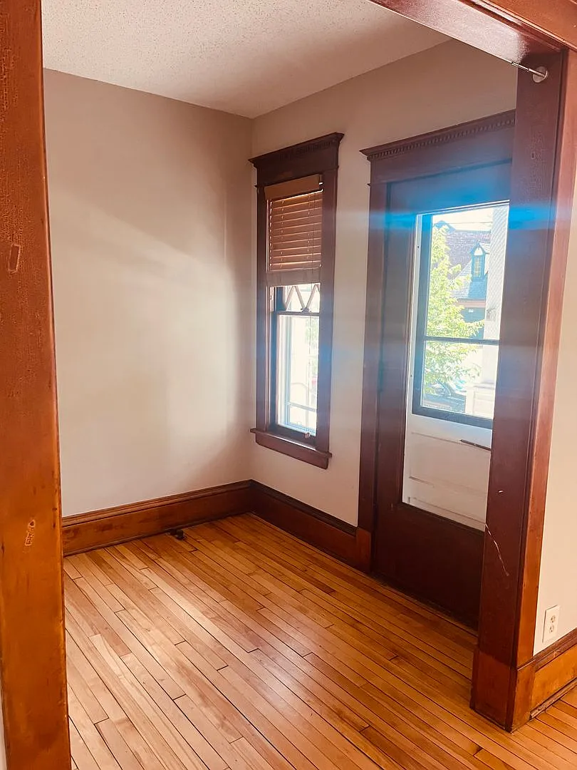 273 W Sturgis St — Photo 3